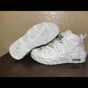 Gs Nike Air More Uptempo Light Bone size 5y